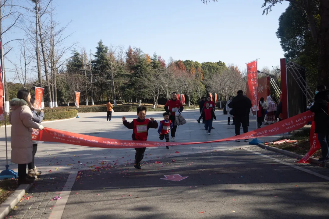 回望2024 启航2025 | 九州酷游2025年度战略年会顺利召开 回望2024 启航2025 | 九州酷游2025年度战略年会顺利召开